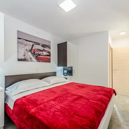 New Elegant With Pool Close To The Beach *