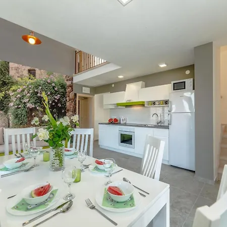 Villa New Elegant With Pool Close To The Beach