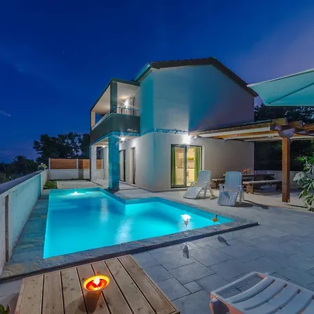 New Elegant With Pool Close To The Beach *