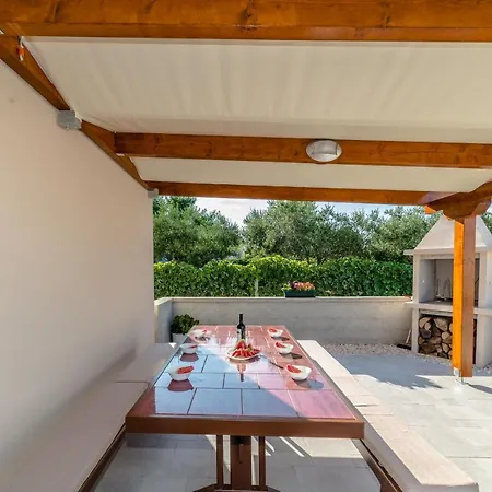 Villa New Elegant With Pool Close To The Beach