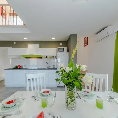 New Elegant With Pool Close To The Beach