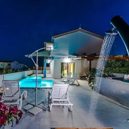 New Elegant With Pool Close To The Beach Villa *