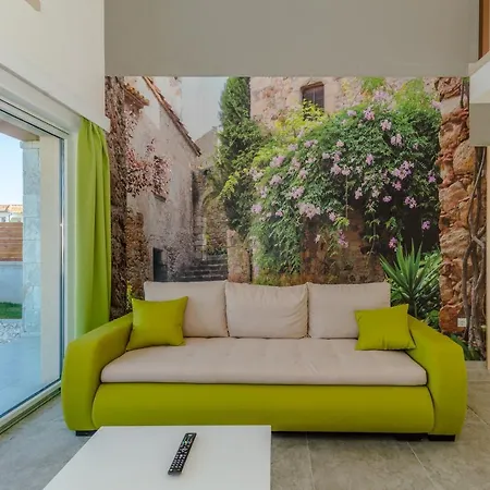 New Elegant With Pool Close To The Beach Villa *